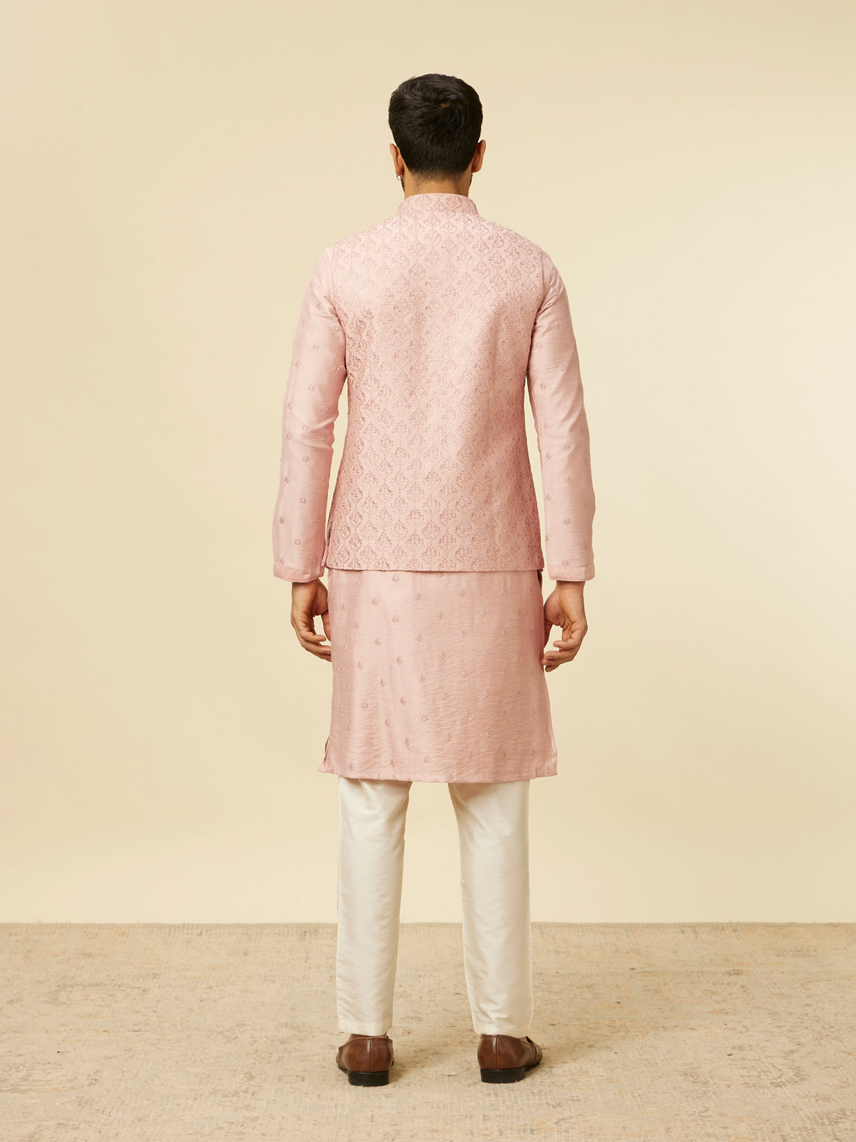 alt message - Manyavar Men Dusty Pink Self Patterned Jacket Set image number 5